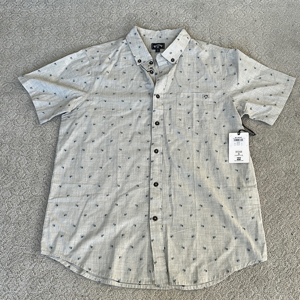 Men’s Billabong All Day Short Sleeve Buttondown Size Large NWT